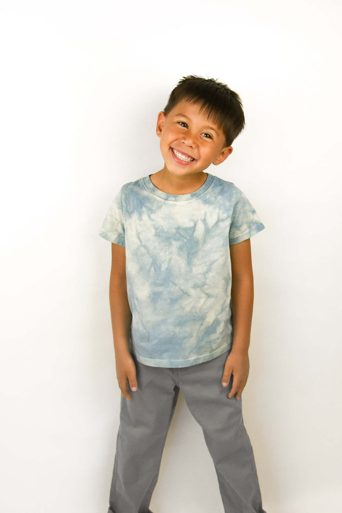 organic cotton kid's tee shirt naturally dyed with plants organic indigo leaf extract and pomegranate peel extract