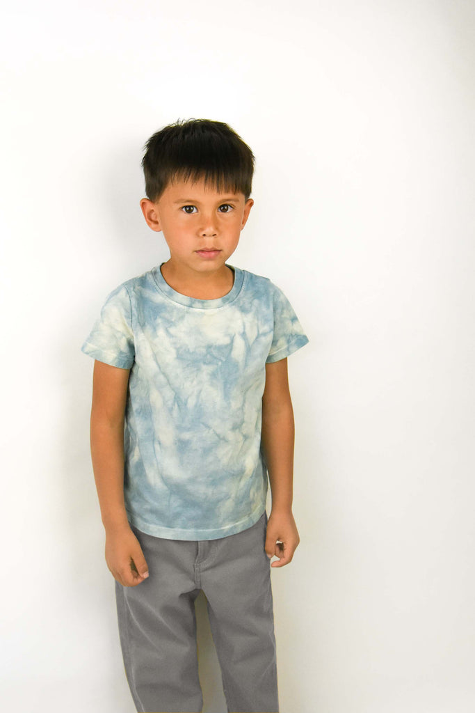 organic cotton kid's tee shirt naturally dyed with plants organic indigo leaf extract and pomegranate peel extract
