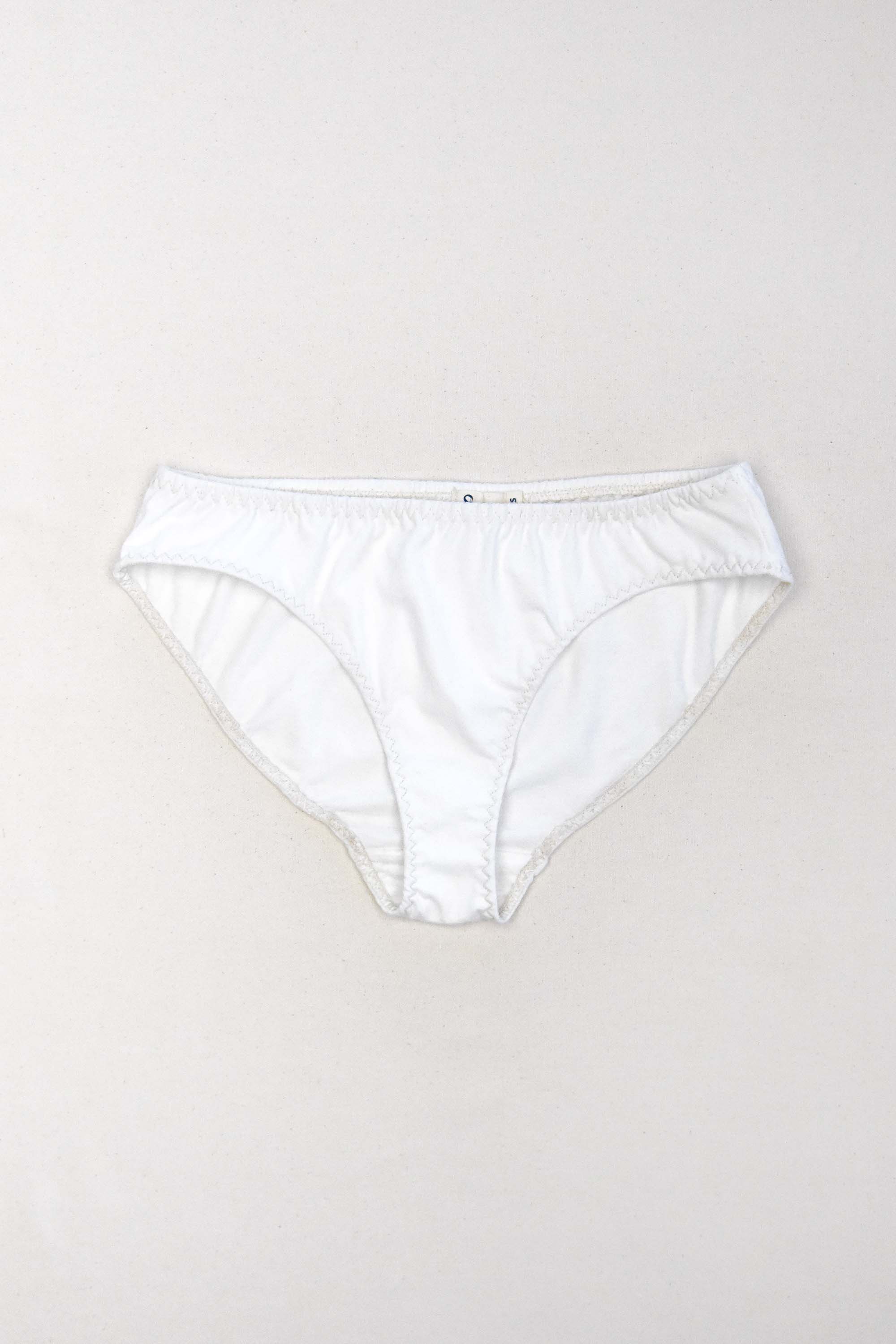 ATIRUNA Low Rise Hip-Hang Panties, Organic Cotton Ladies' Underwear, Made  in Japan AT210005 (CA/US, Alpha, Medium, Regular, Regular, Brown) :  : Everything Else